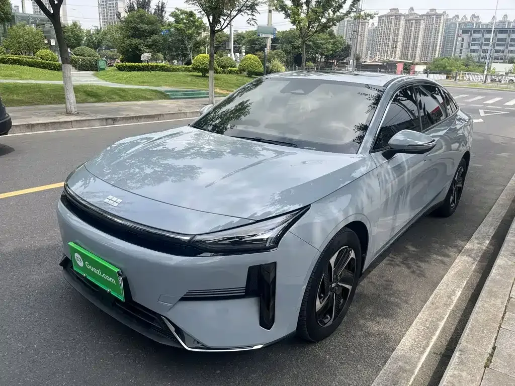 Geely Galaxy L6 — фото 1
