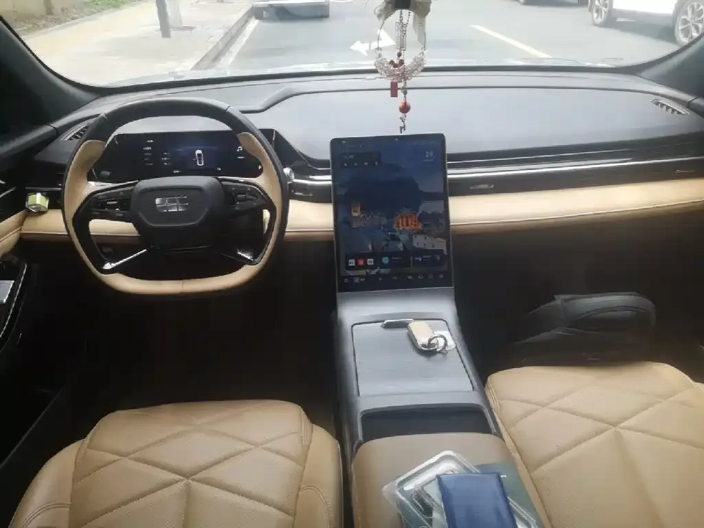 Geely Galaxy L6 — фото 2