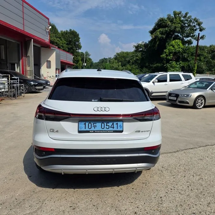 Audi Q4 e-tron — фото 10