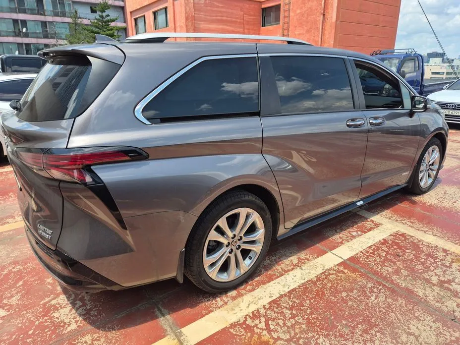 Toyota Sienna — фото 7