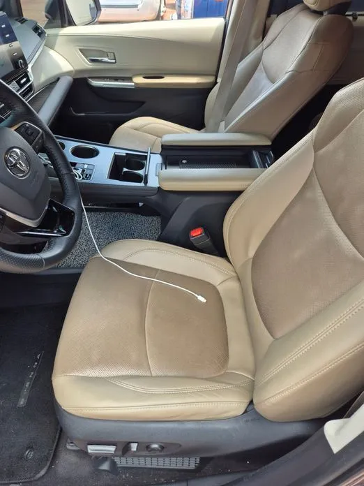 Toyota Sienna — фото 2