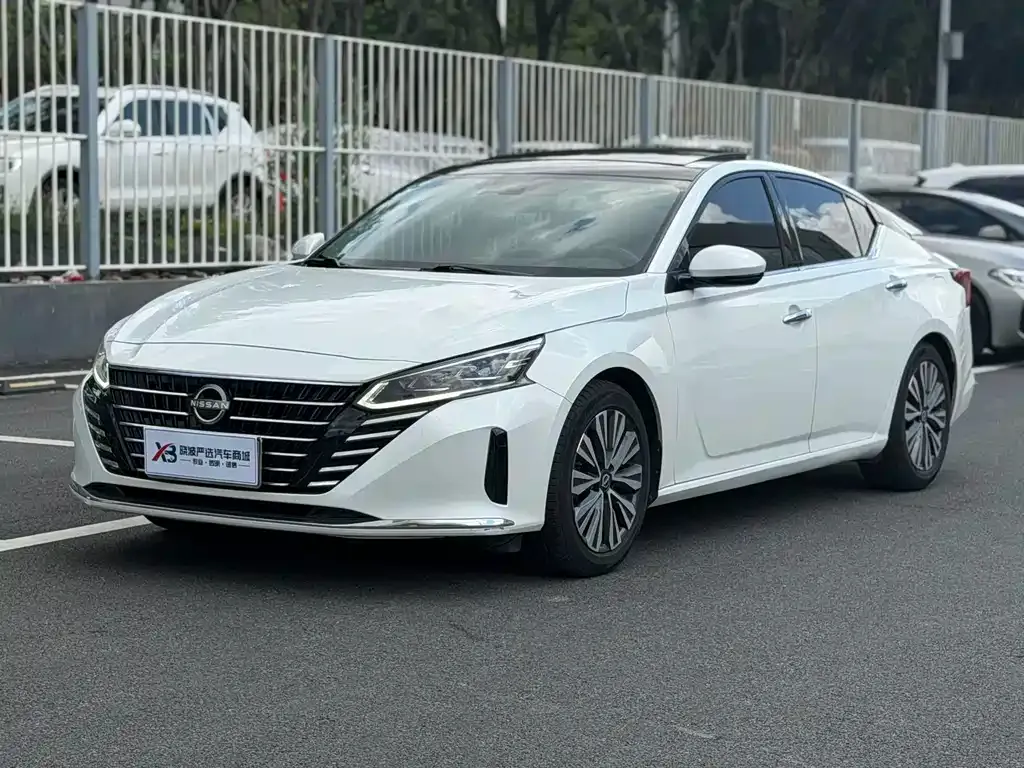 Nissan Teana — фото 1