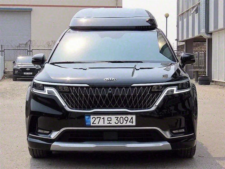 Kia Carnival — фото 1