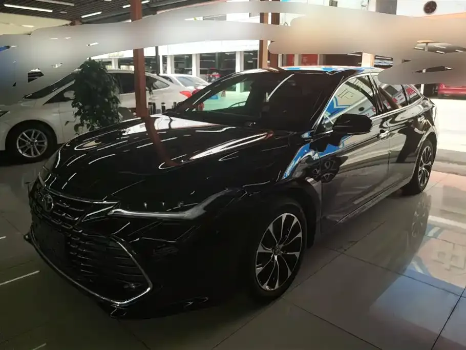 Toyota Avalon — фото 1