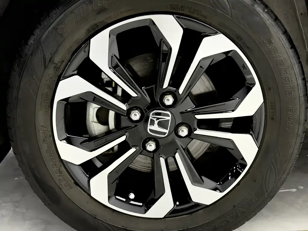 Honda Fit — фото 10