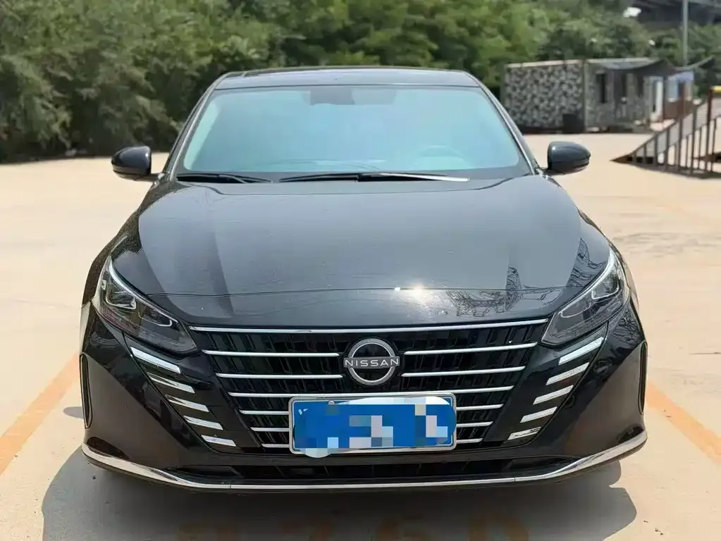 Nissan Teana — фото 1