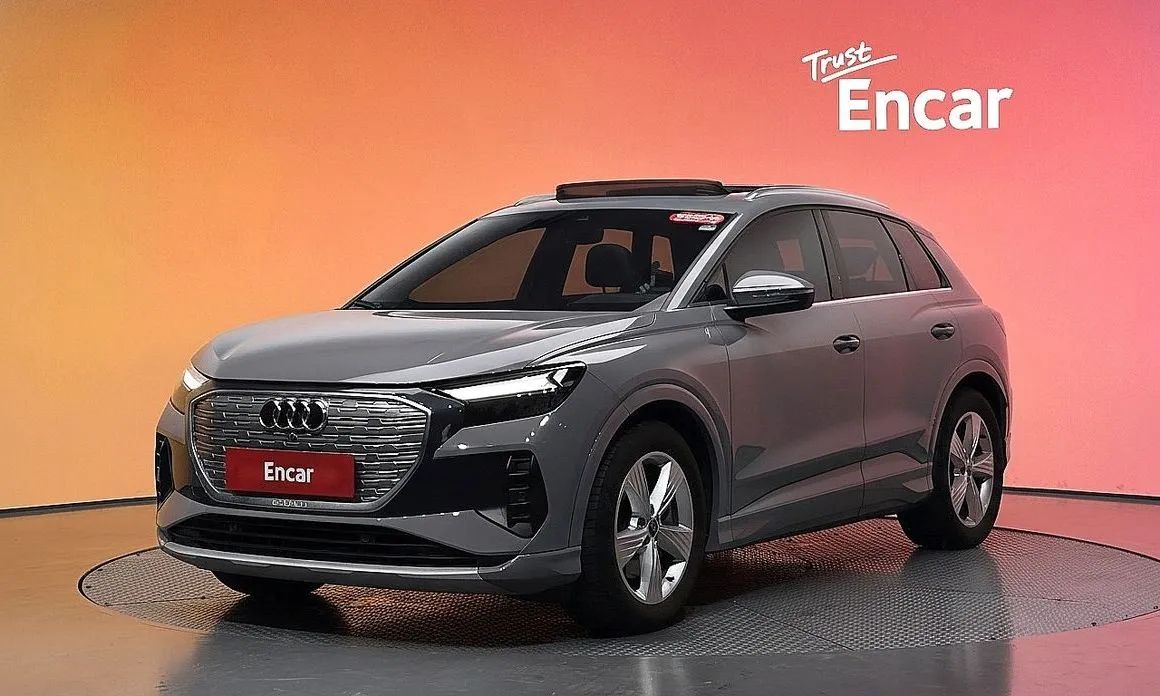 Audi Q4 e-tron — фото 1