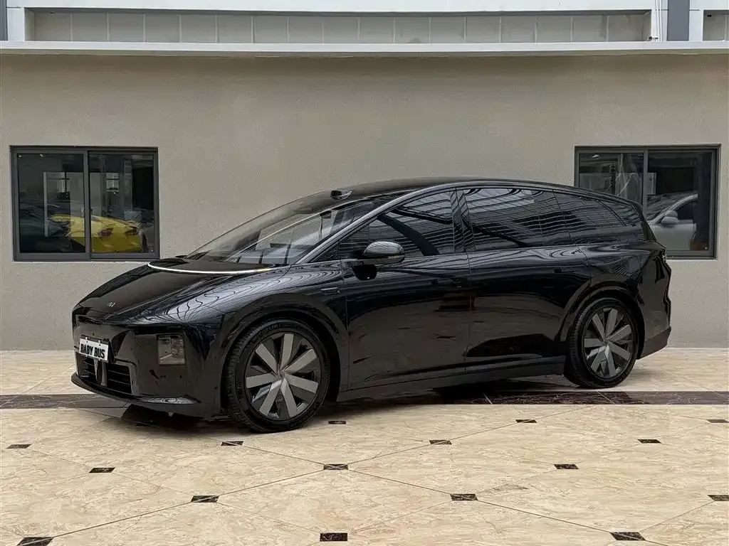 Li Auto Li i8 — фото 1