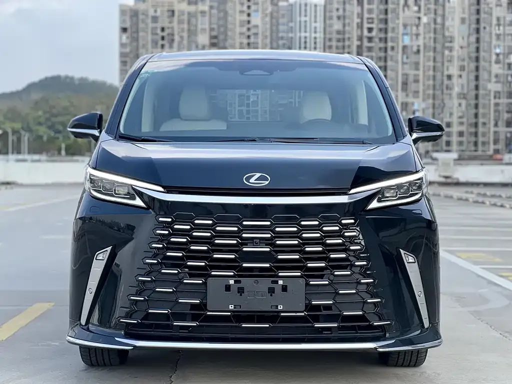 Lexus LM — фото 2