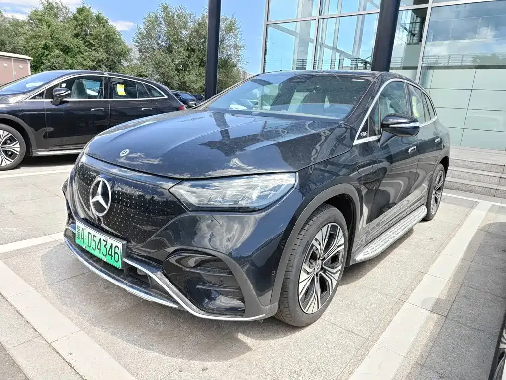 Mercedes-Benz EQE SUV — фото 1
