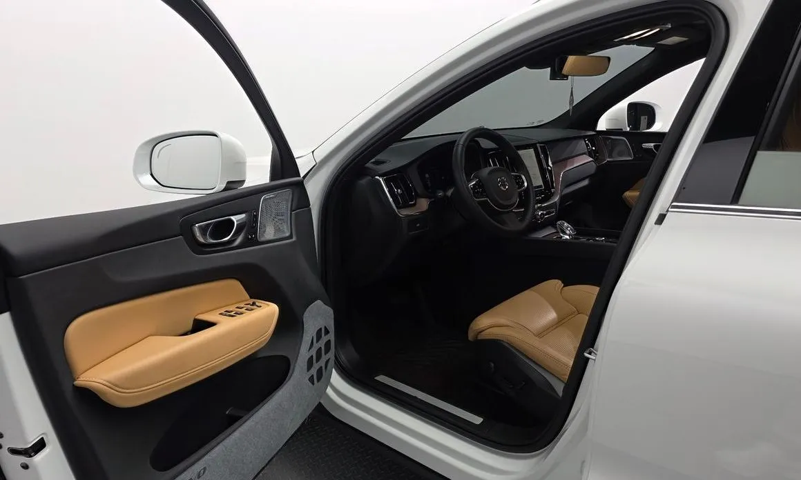 Volvo XC60 — фото 10