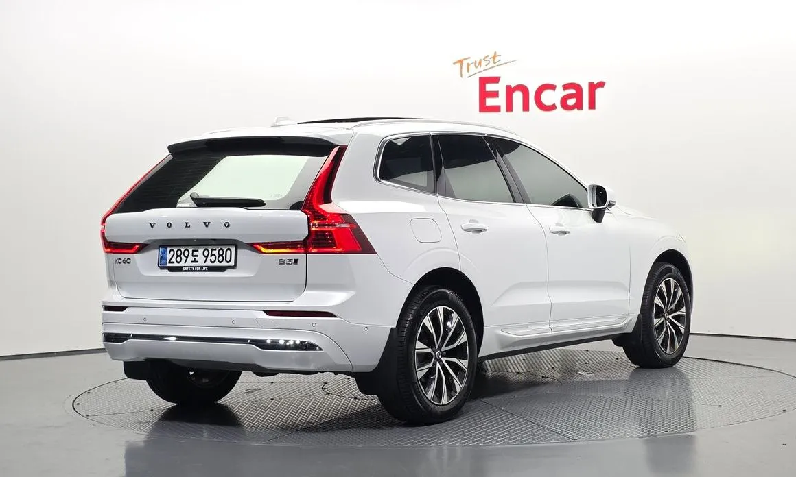 Volvo XC60 — фото 9