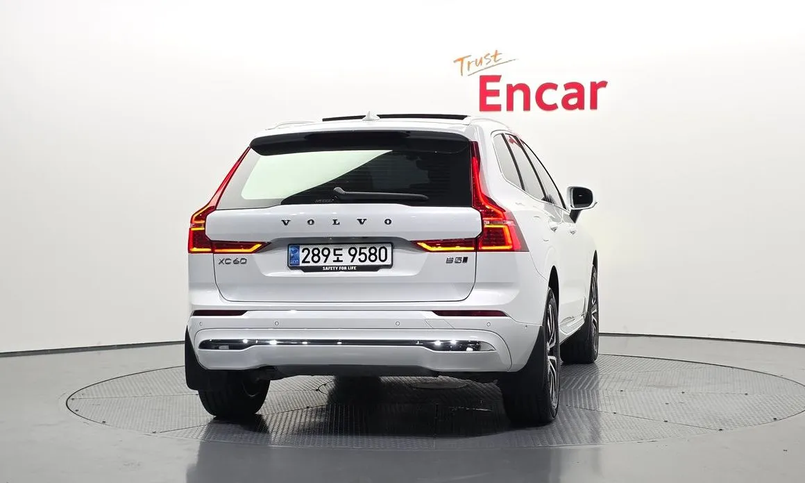 Volvo XC60 — фото 3