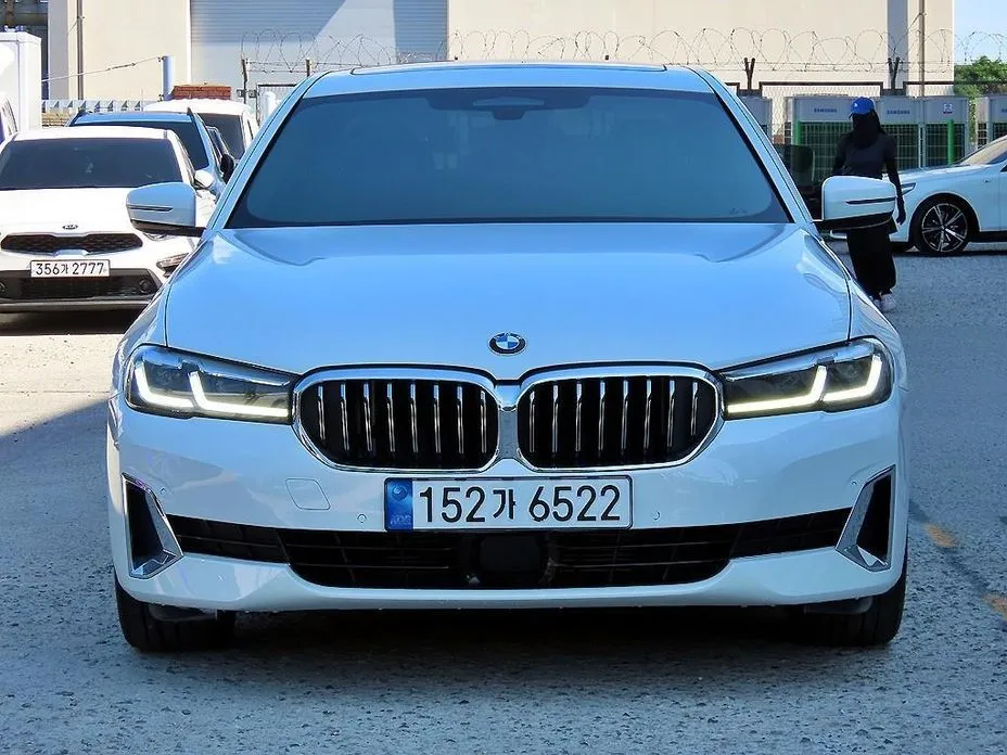 BMW 5-Series — фото 1
