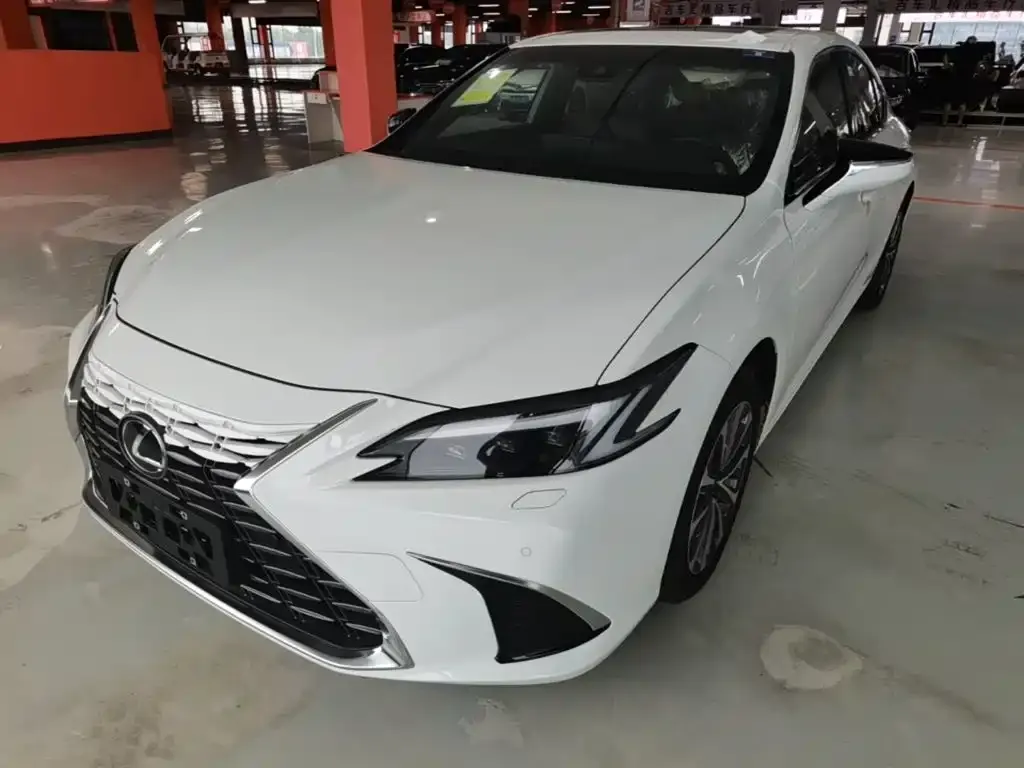 Lexus ES — фото 1