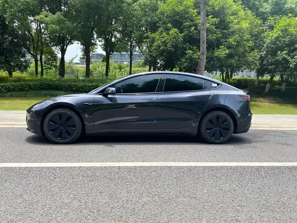 Tesla Model 3 — фото 9