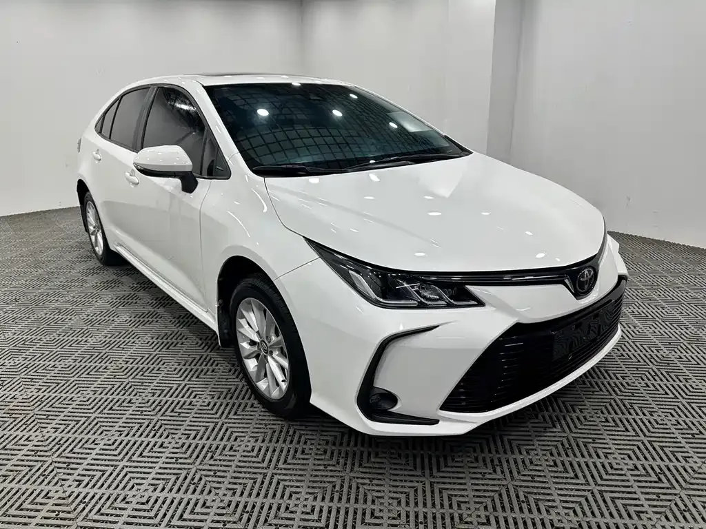 Toyota Corolla — фото 1