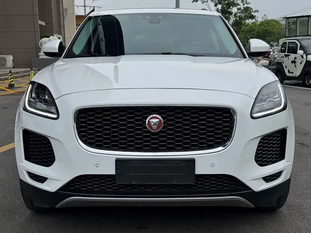 Jaguar E-PACE — фото 7