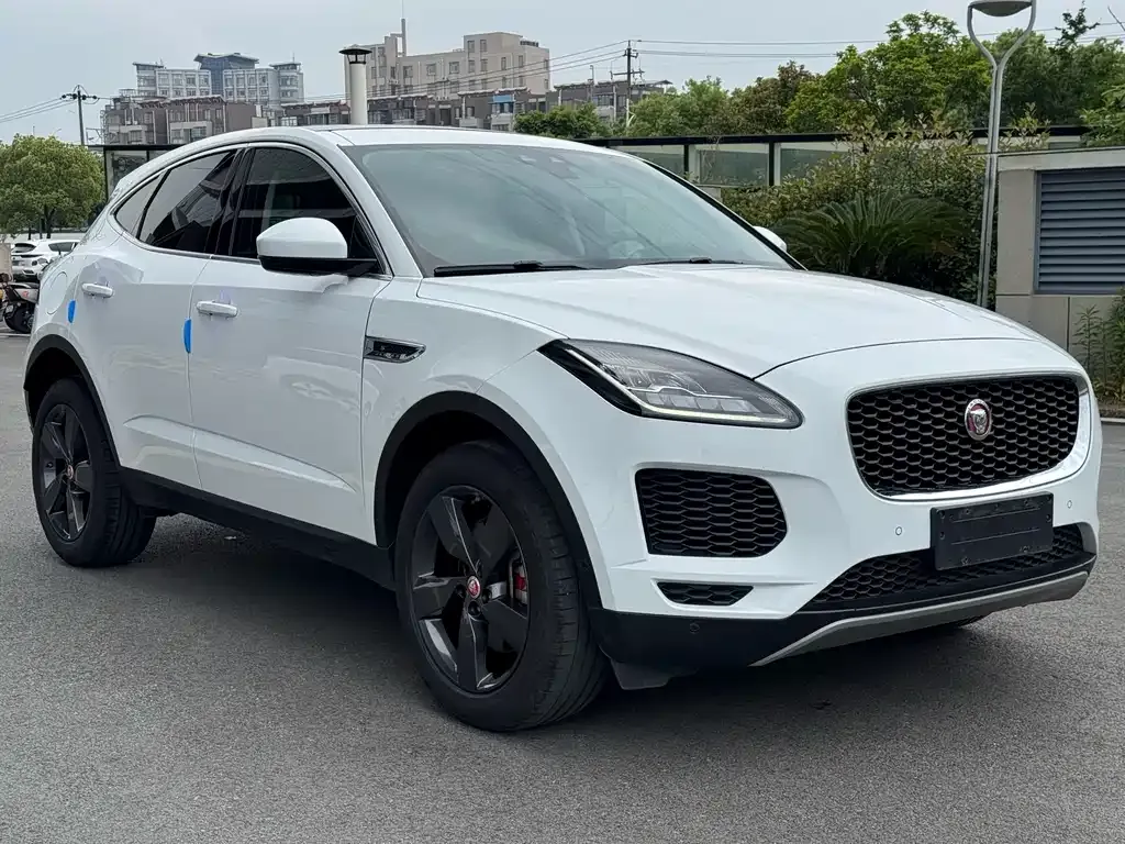 Jaguar E-PACE — фото 6