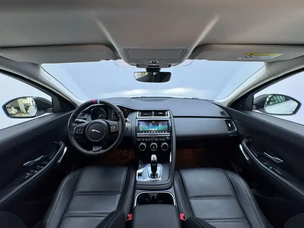 Jaguar E-PACE — фото 2