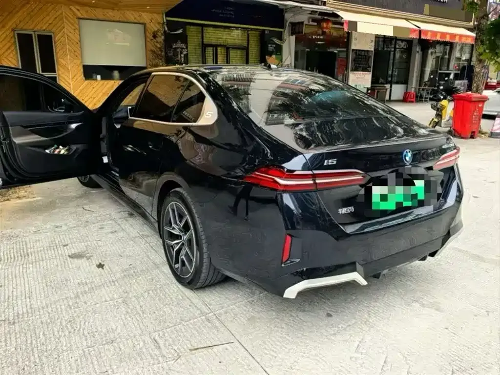 BMW i5 — фото 2