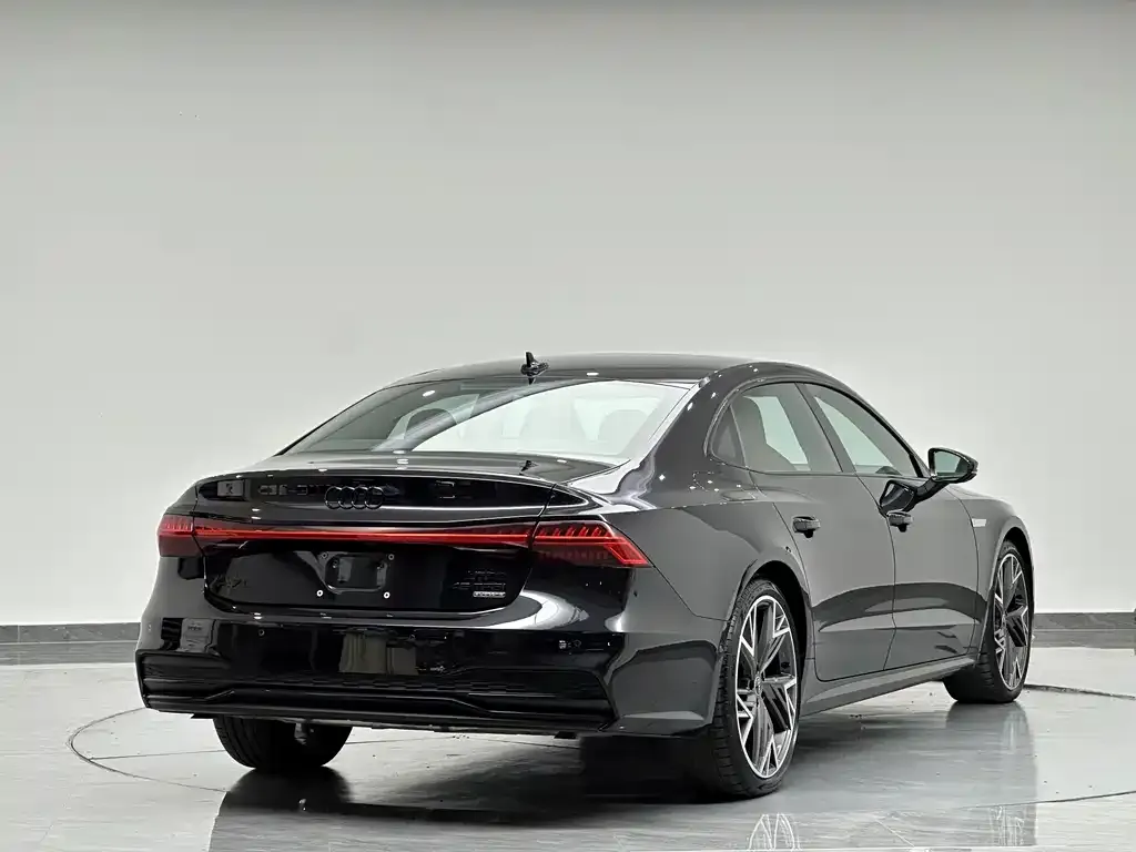Audi A7L — фото 2