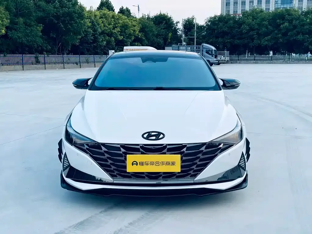 Hyundai Elantra — фото 3