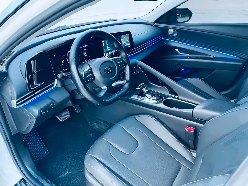 Hyundai Elantra — фото 4