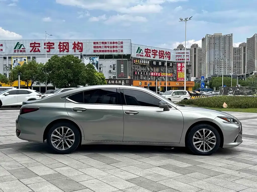 Lexus ES — фото 10