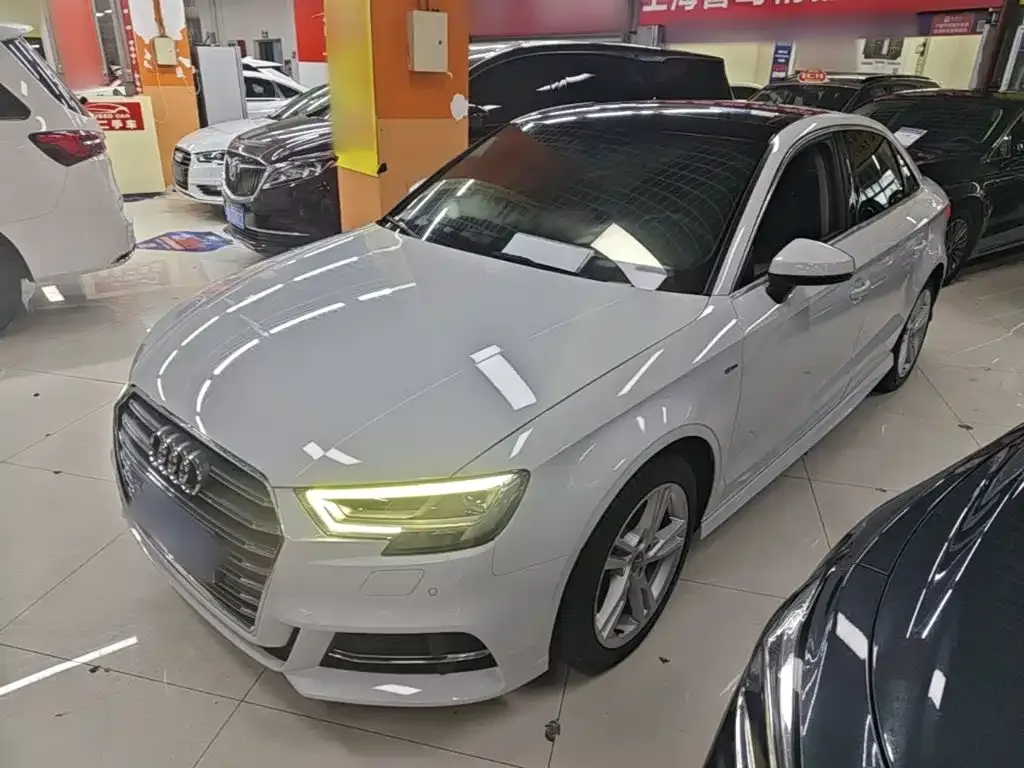 Audi A3 — фото 1