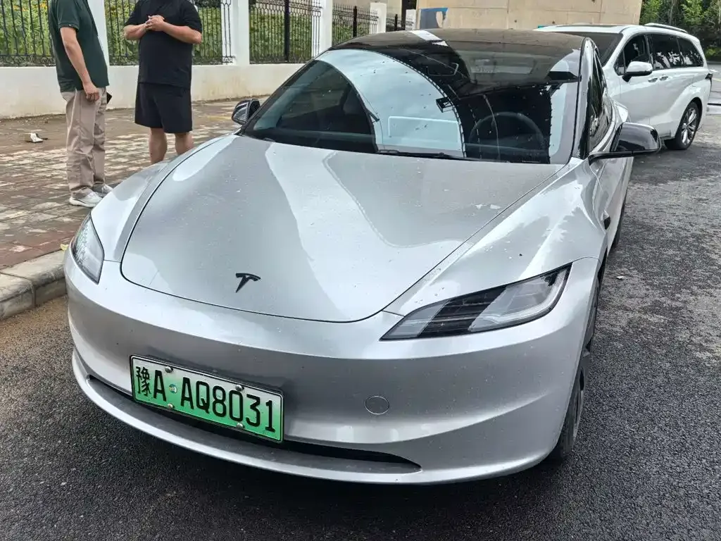 Tesla Model 3 — фото 1