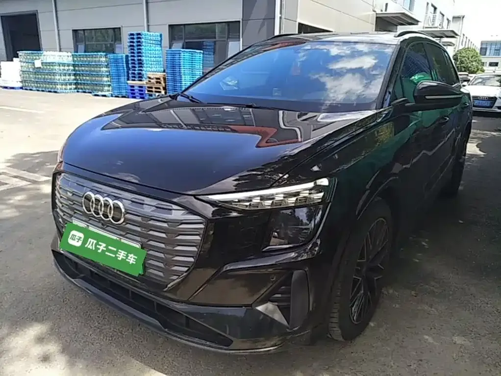 Audi Q5 e-tron — фото 1