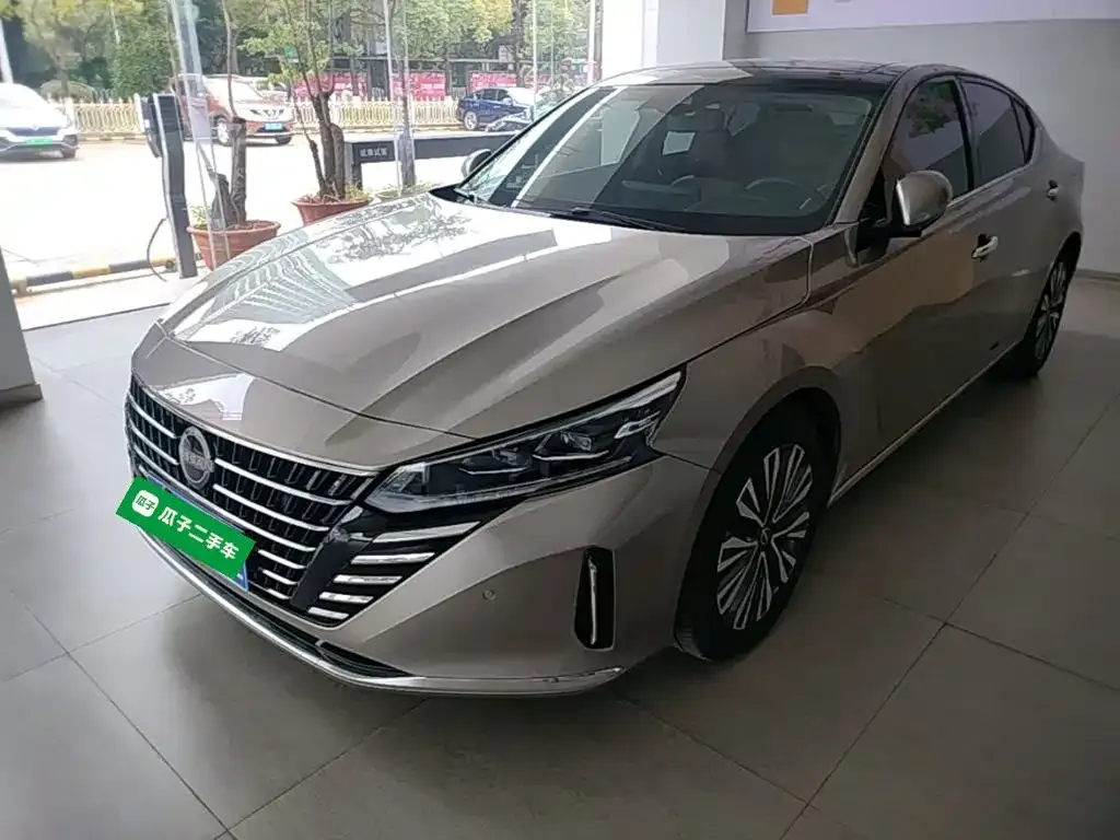 Nissan Teana — фото 1