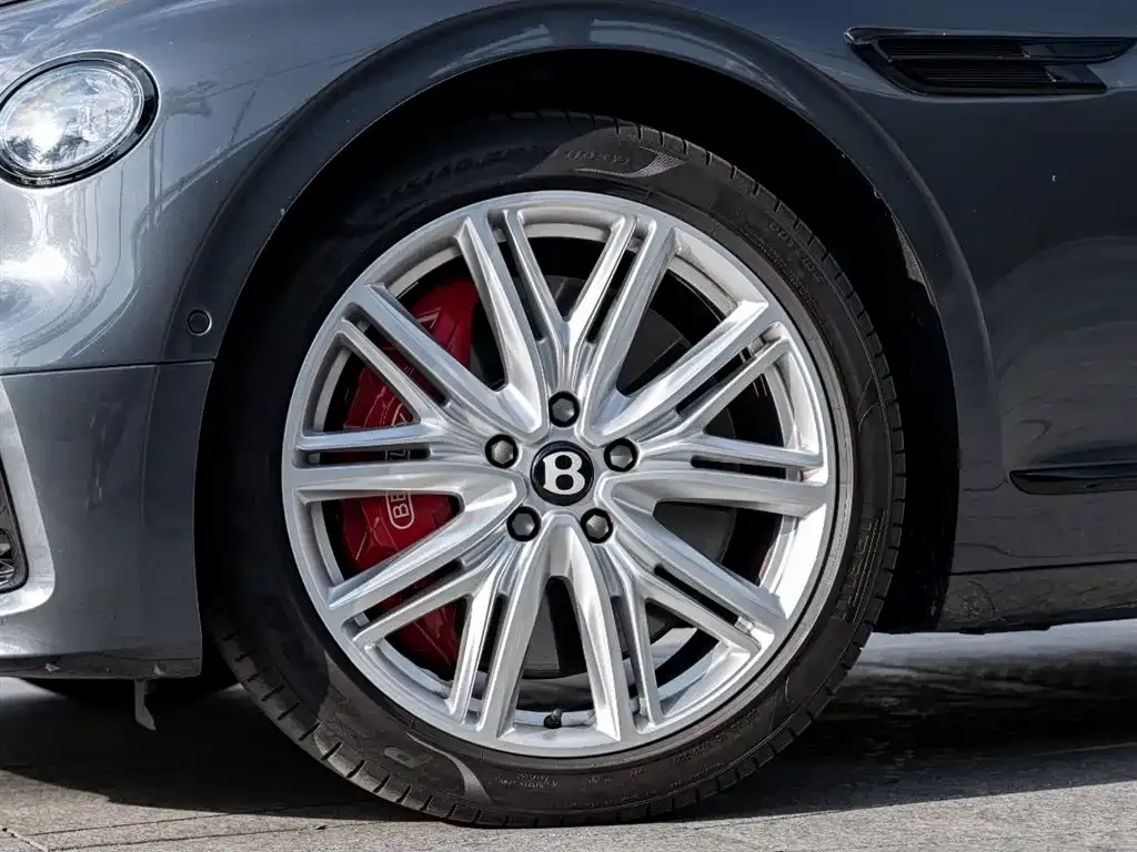 Bentley Flying Spur — фото 4