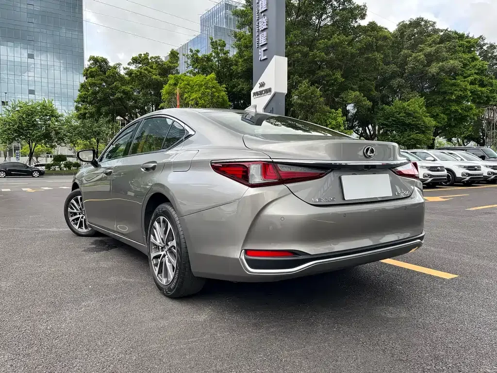 Lexus ES — фото 10