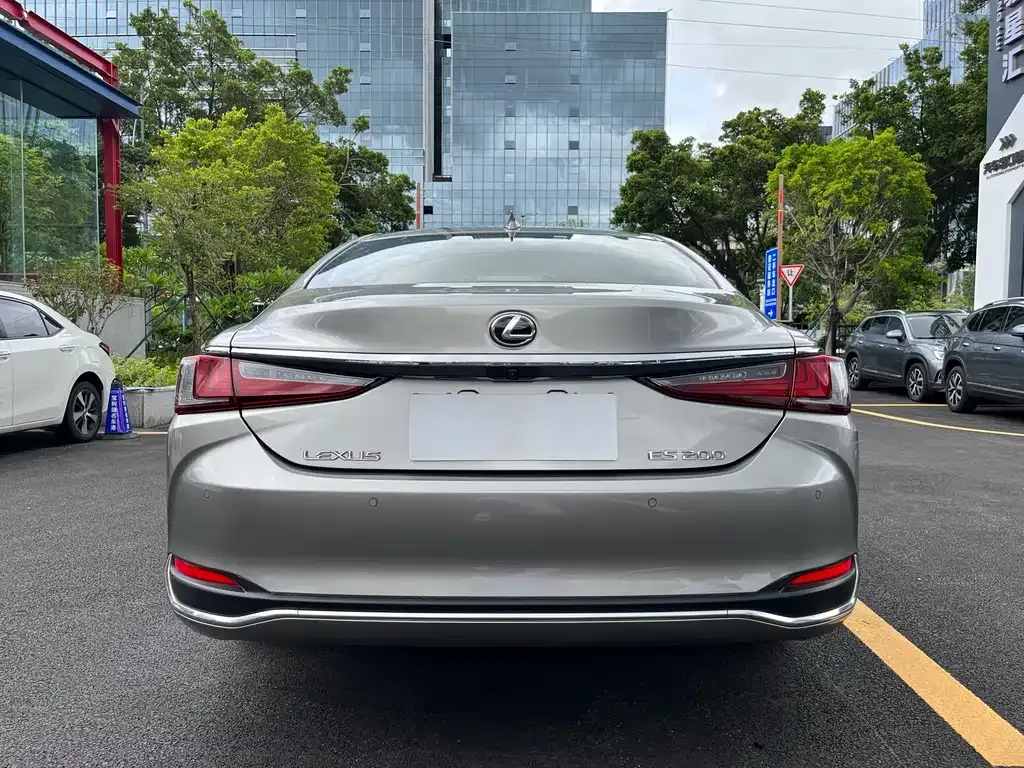 Lexus ES — фото 8