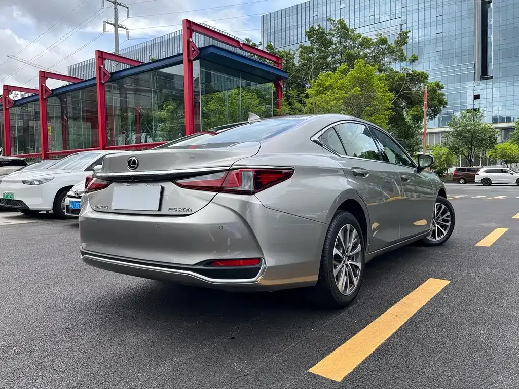 Lexus ES — фото 5