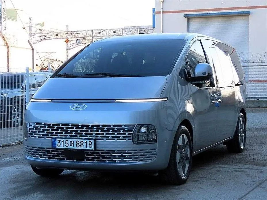 Hyundai Staria — фото 1