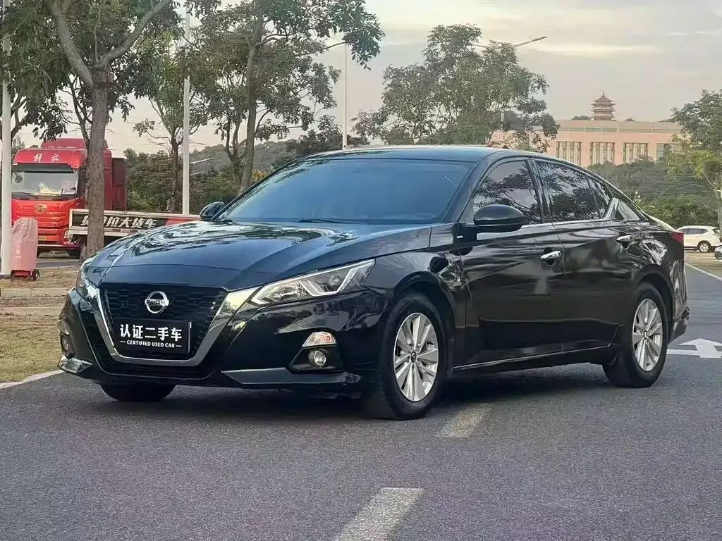 Nissan Teana — фото 1