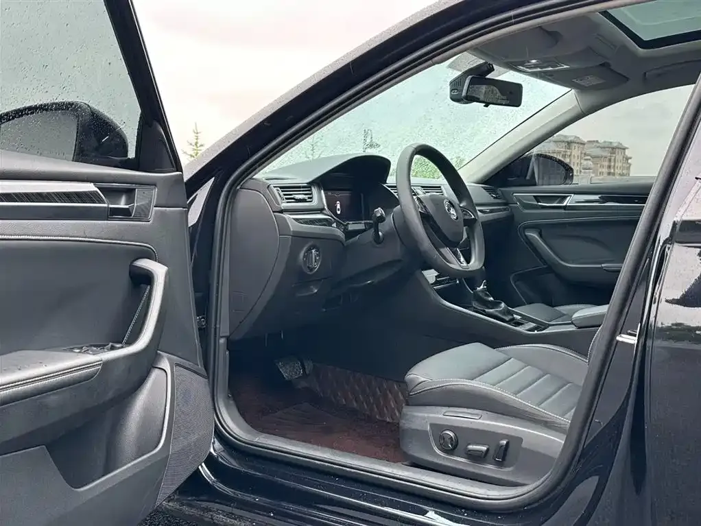 Skoda Superb — фото 2