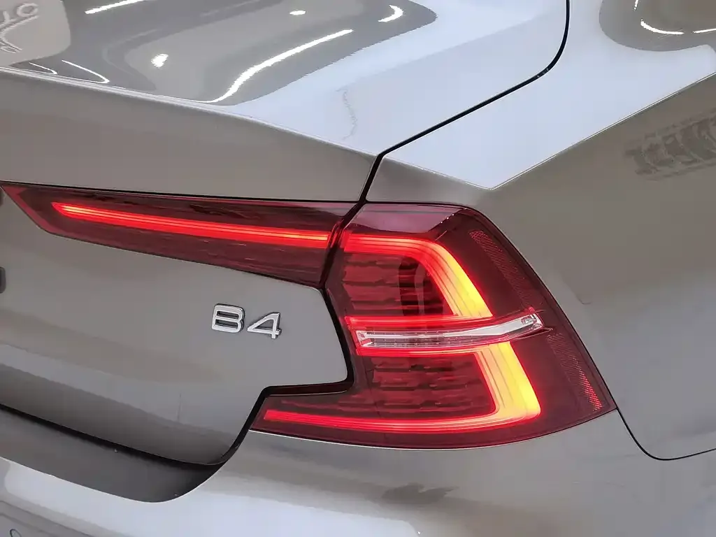 Volvo S60 — фото 2