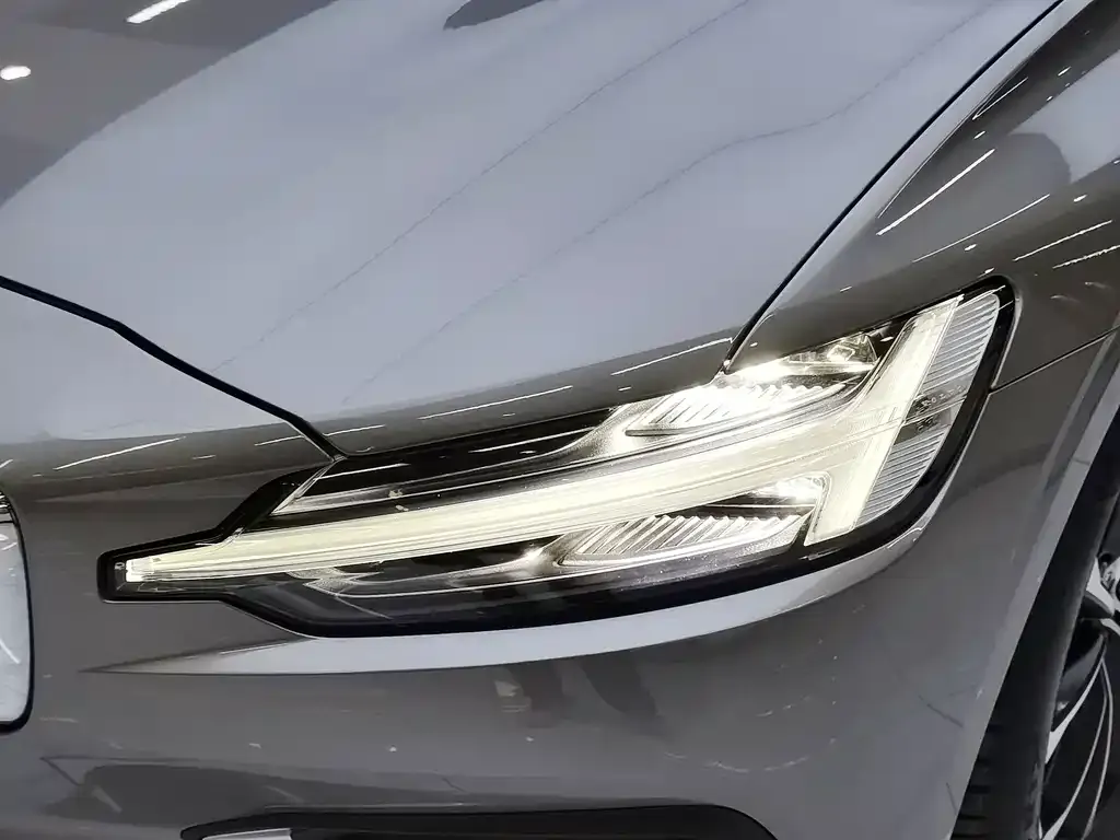 Volvo S60 — фото 10