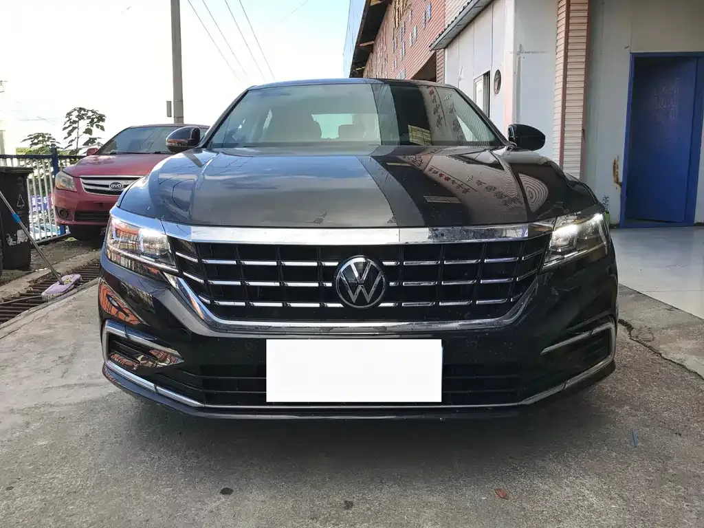Volkswagen Passat — фото 1