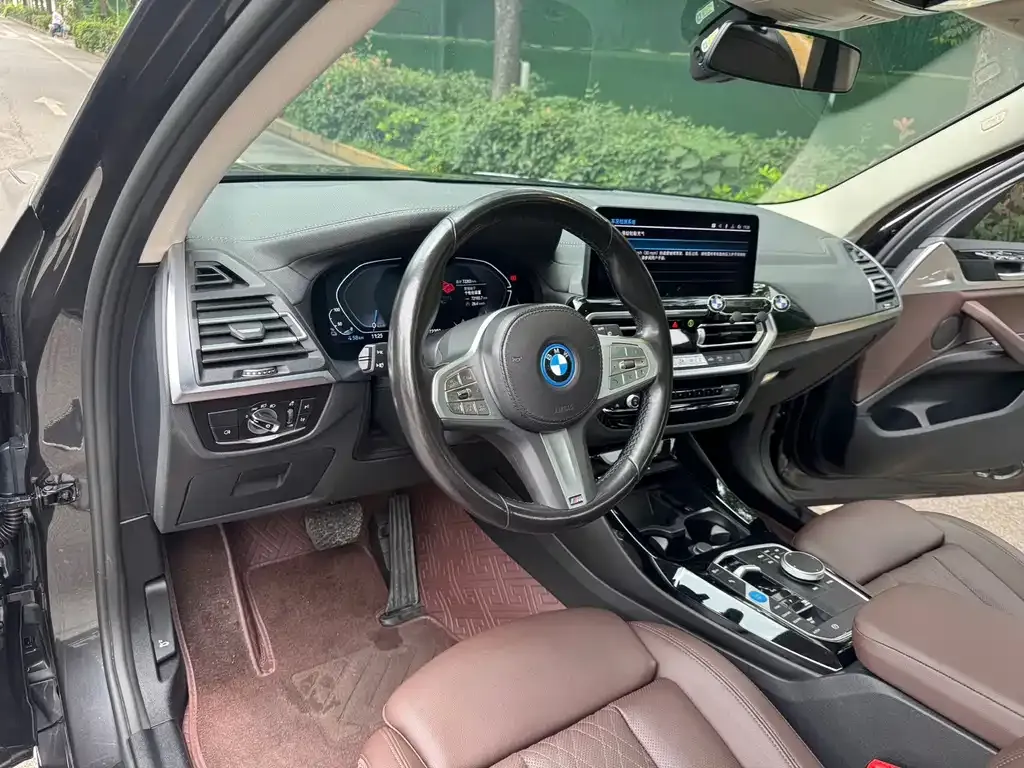 BMW iX3 — фото 2