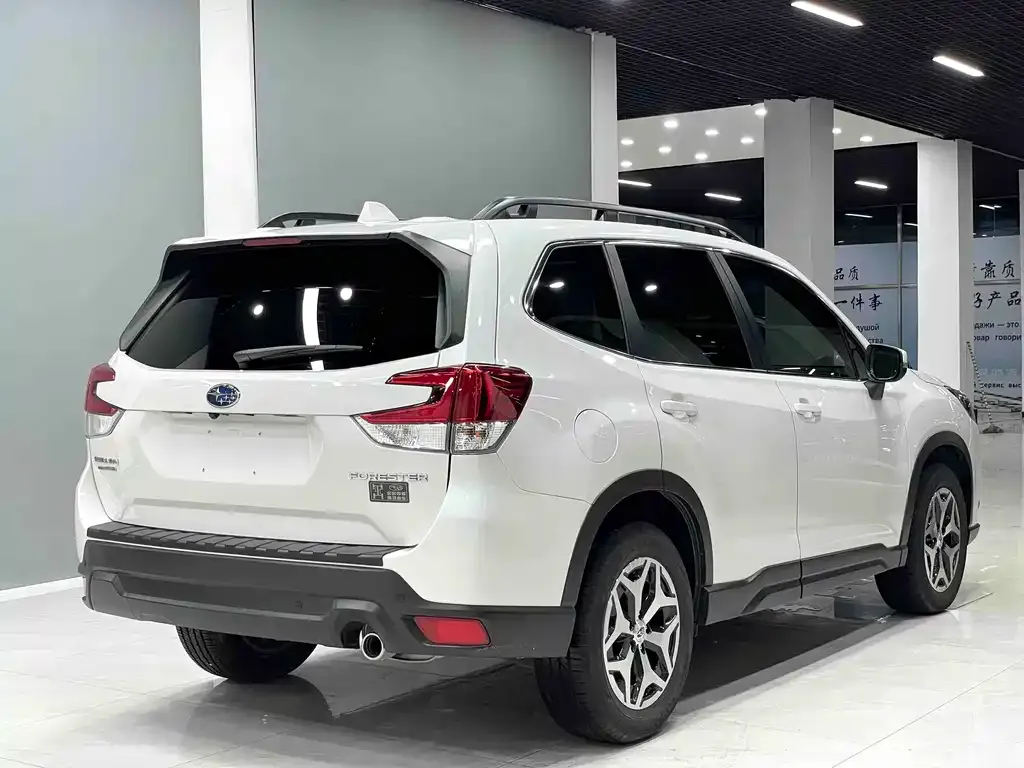 Subaru Forester — фото 9