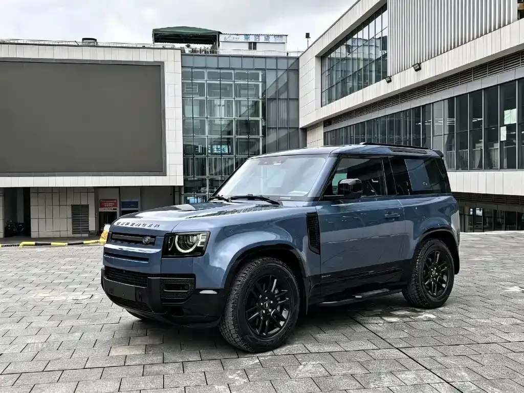 Land Rover Defender — фото 1