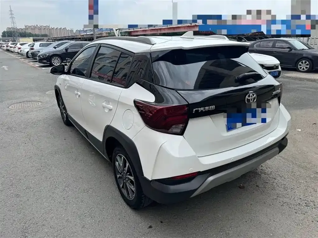 Toyota Yaris L — фото 4
