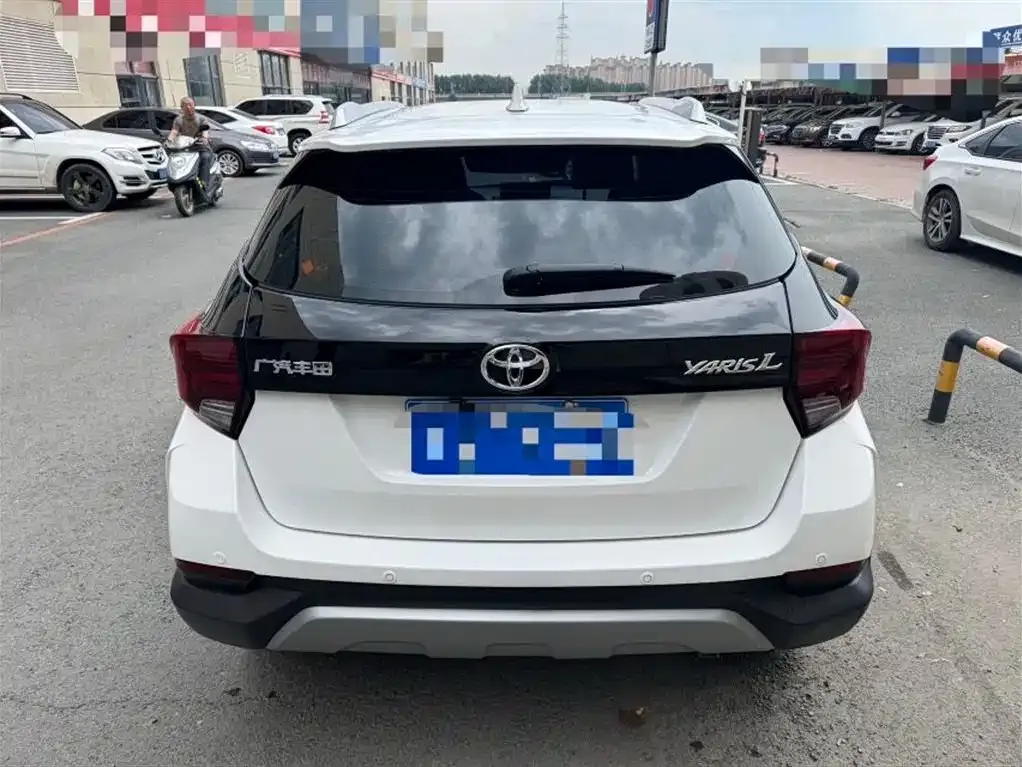 Toyota Yaris L — фото 9
