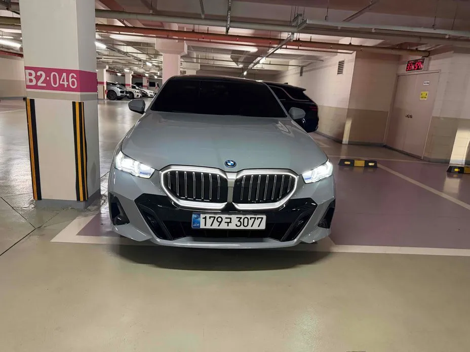 BMW 5-Series — фото 1