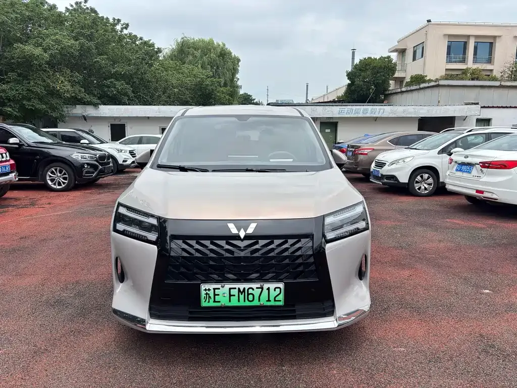 Wuling Starlight 730 New Energy — фото 1